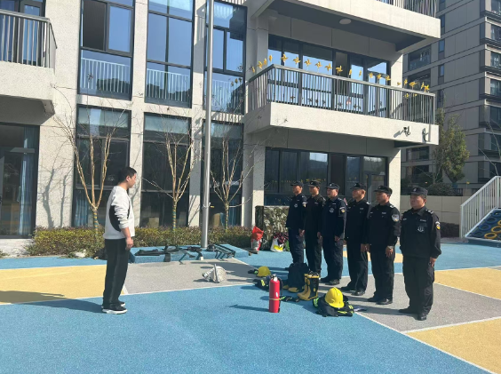 要筑牢校园安全防线,力邦保安开展防恐防爆与消防演练